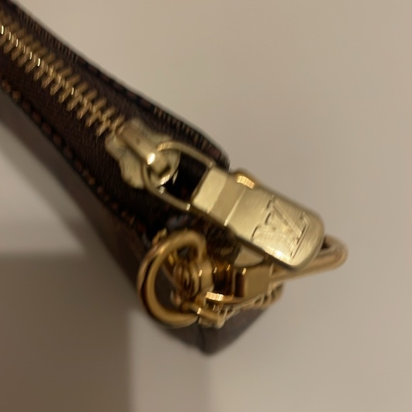 Louis Vuitton Mini Pochette Accessoires - Picture 4 of 6